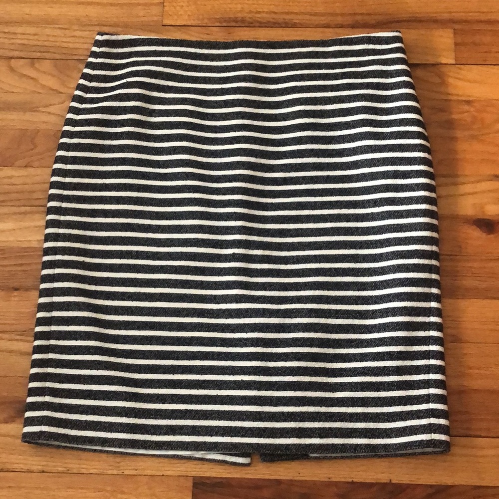 Ann Taylor Black and White Stripe Pencil Skirt Sz 12